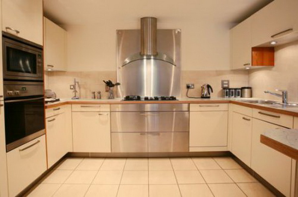 Кухонный пол, покрытый керамической плиткой