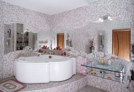Уход за мозаикой в ванной