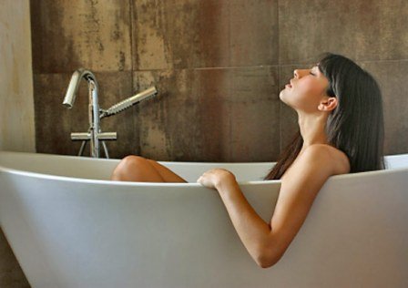 Одними из самых популярных водных процедур сегодня считаются ванны для похудения