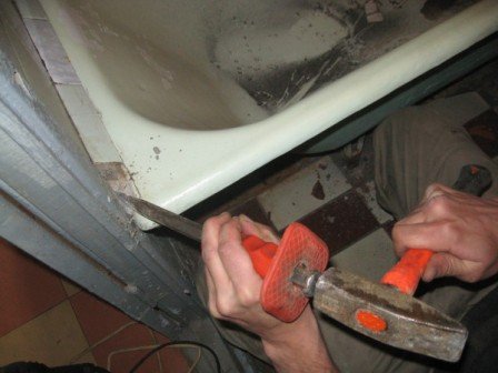 Как происходит демонтаж старой ванны, что для этого нежуно?