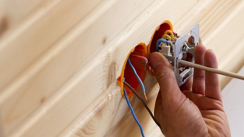 4 вида ремонта, во время которых нужно обесточить квартиру, чтобы не ударило током